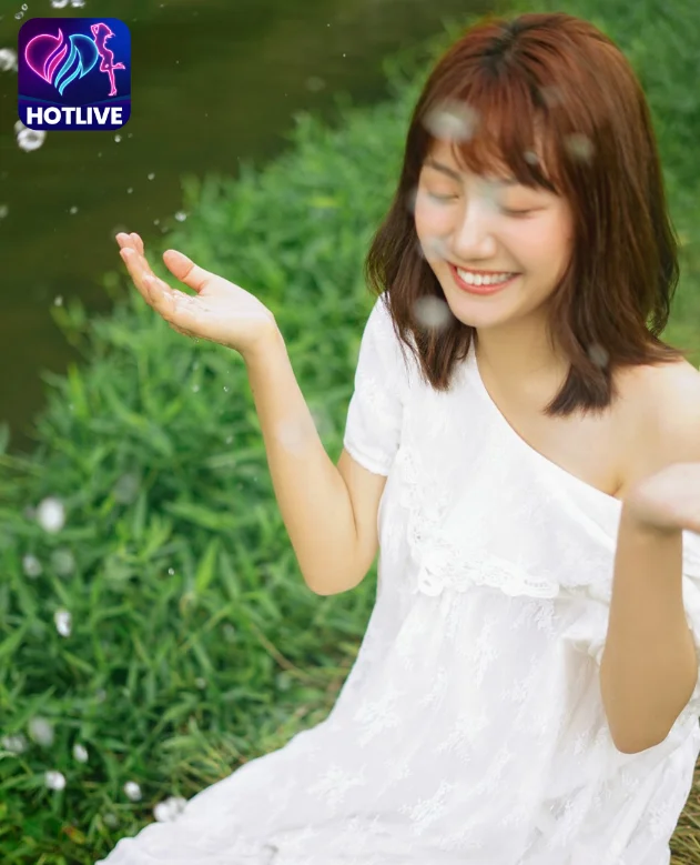 HotLive: Một Hành Trình Khám Phá Vẻ Đẹp và Sức Mạnh của Trực Tiếp Phát Sóng Tại Việt Nam. The famous platform in Vietnam 2023 1 - HotLive HotLive-HOTLIVE